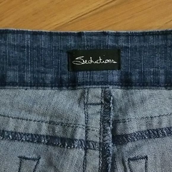 Low Rise Stretchy Denim Shorts - Picture 7 of 8